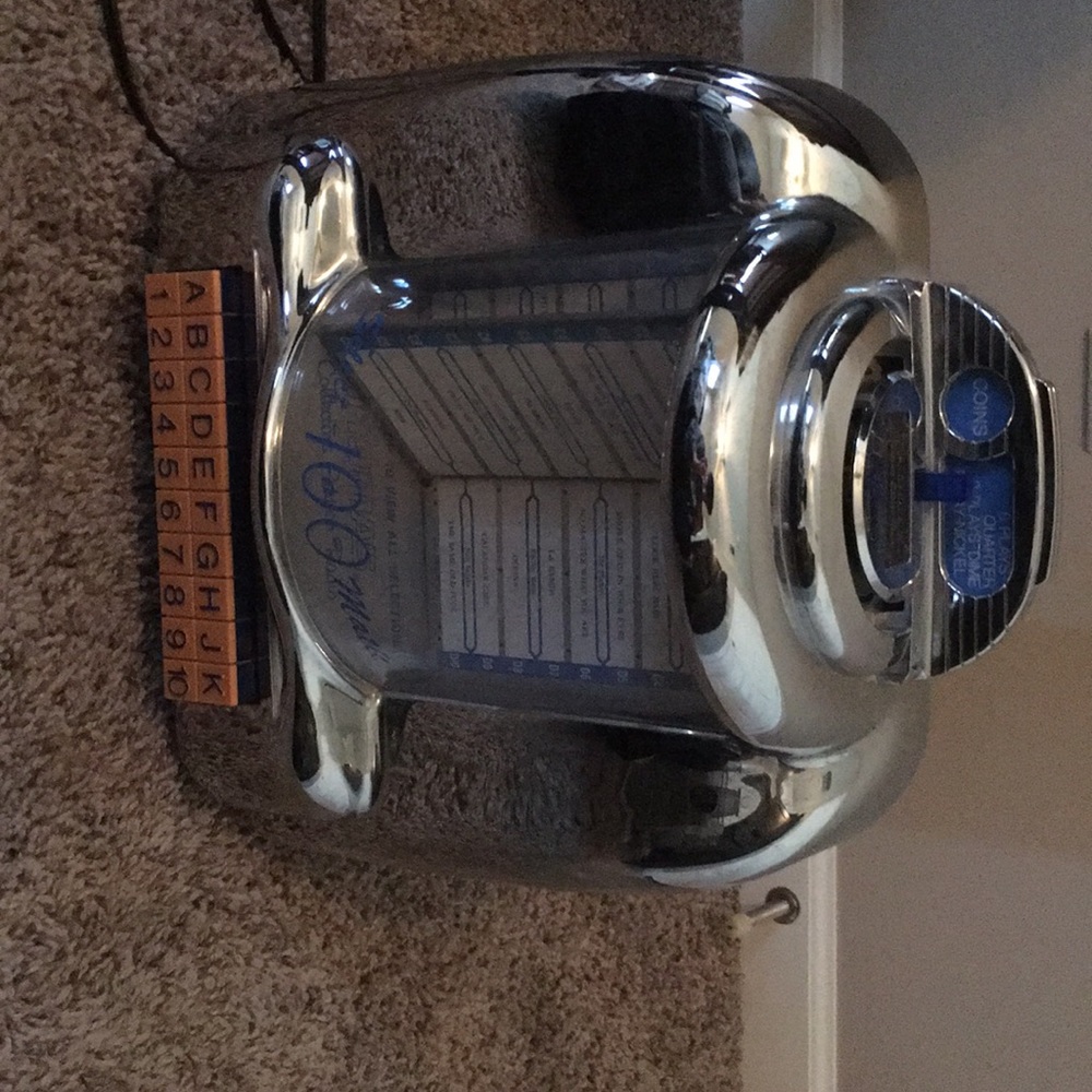 Jukebox with auxiliary cord